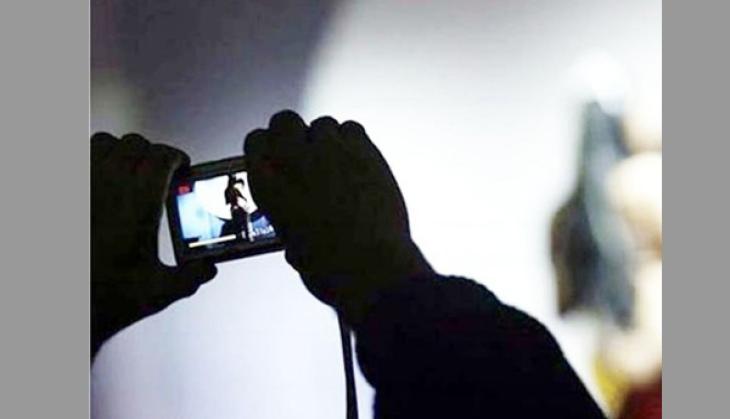 Mumbai: Man blackmails, extorts Rs 2.5 lakh from minor girl, threatens to leak personal info