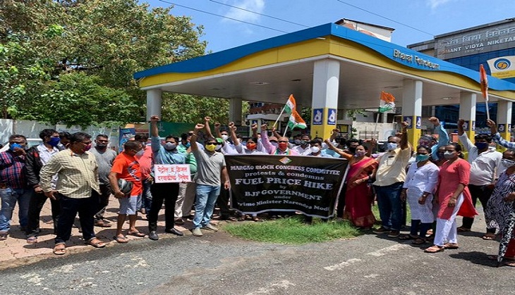 BJP govt looting people by hiking fuel prices, says Digambar Kamat