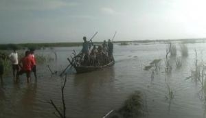 UP: NDRF rescues 150 people stranded on boat in Narayani river in Kushinagar 