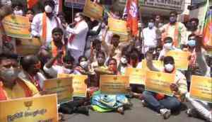 BJYM workers in Hyderabad stage protest against 'overcharging' by private institutions