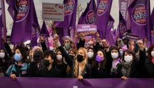 Turkey: Women protest against withdrawal from gender protection treaty