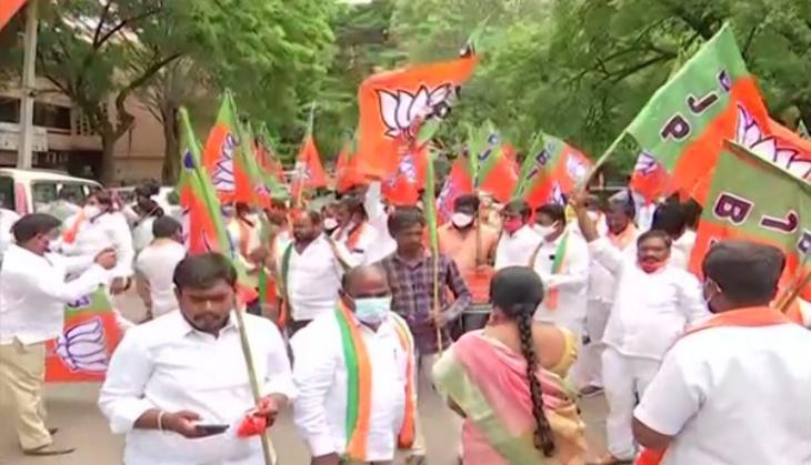 BJP Kisan Morcha holds protest in Hyderabad demanding release of Rs 1 lakh farmer loan waiver
