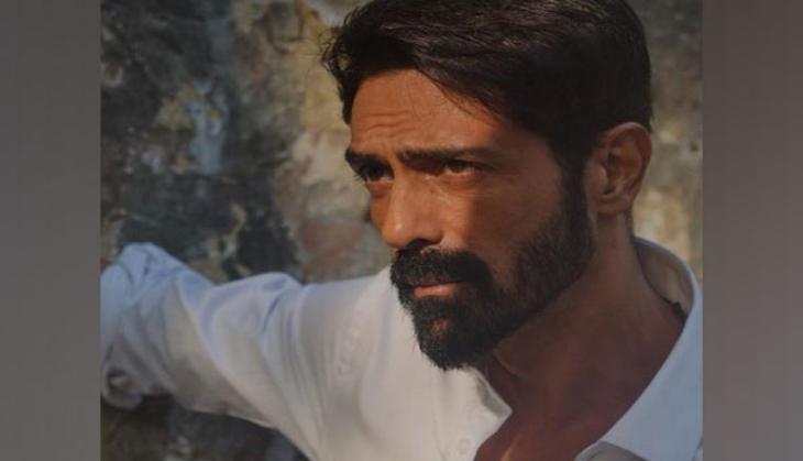 Arjun Rampal gives a glimpse of his 'daddy's day out' 
