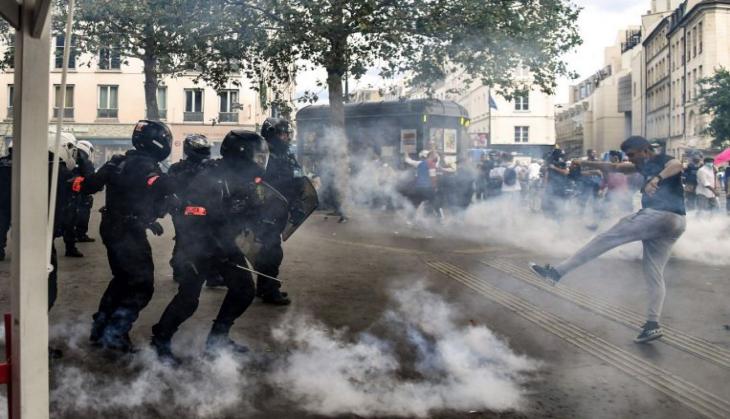 French police arrest 19 during protests against mandatory COVID-19 passes 