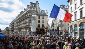 Coronavirus: 3 policemen injured at protests against mandatory COVID passes in Paris