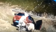 Terrifying video shows family jumps out of the car rolling down the cliff