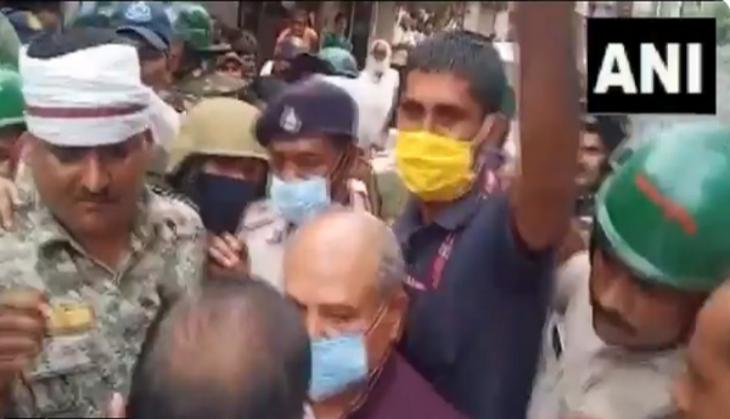 Union Minister Tomar faces angry people in flood hit areas of Sheopur district in MP