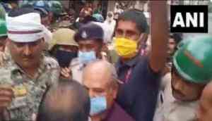 Union Minister Tomar faces angry people in flood hit areas of Sheopur district in MP