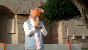 Independence Day: PM Modi pays tribute to Mahatma Gandhi at Rajghat