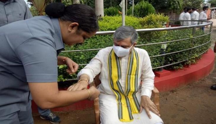 Woman security official ties Rakhi, celebrates Rakshabandhan with Railway Minister Ashwini Vaishnaw