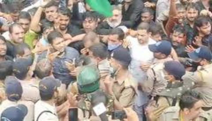 Amritsar: Farmers stage protest after misbehaviour by cop 
