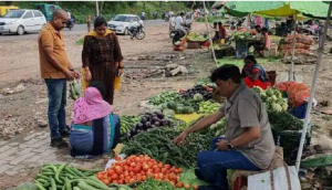 Viral Pic: UP IAS officer sells vegetable; reason will win your heart