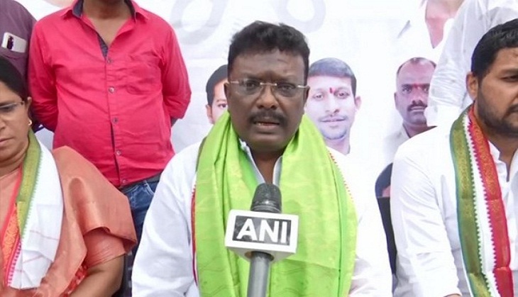Telangana Congress stages protest, demands that state govt fulfil its promises to barber community 