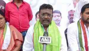 Telangana Congress stages protest, demands that state govt fulfil its promises to barber community 