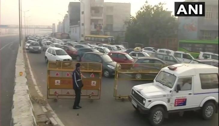Bharat Bandh: Delhi Police shuts traffic movement towards Ghazipur from UP 