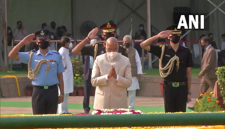President Ram Nath Kovind pays tributes to Lal Bahadur Shastri on his 117th birth anniversary at Vijay Ghat 