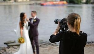 Photographer deletes all wedding photos of groom and bride for this bizarre reason