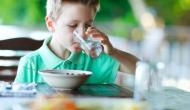 Health Tips: खाना खाने के तुरंत बाद बहुत ही खतरनाक है पानी पीना, सेहत को हो सकता है नुकसान