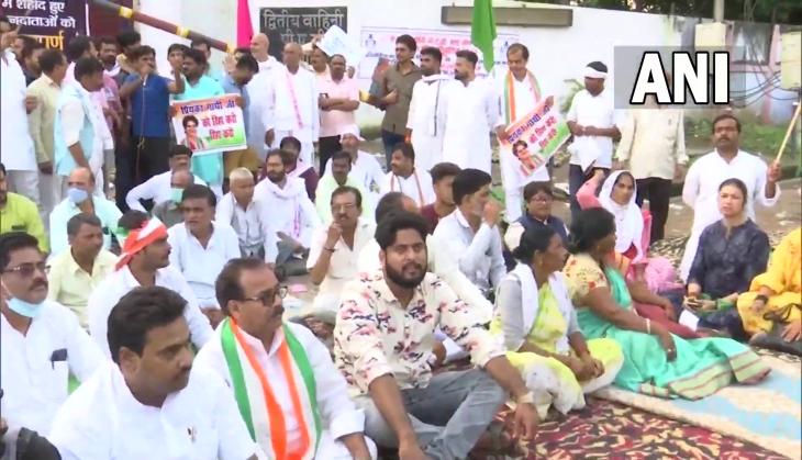 Congress supporters protest outside guest house where Priyanka Gandhi is detained 