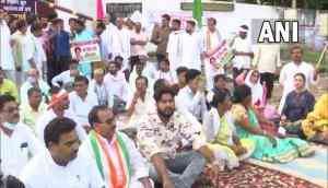 Congress supporters protest outside guest house where Priyanka Gandhi is detained 