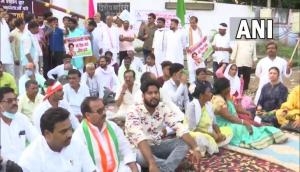 Congress supporters protest outside guest house where Priyanka Gandhi is detained 