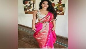 Durga Puja 2021: Tanishaa Mukerji learns how to drape saree in Bengali style for first time