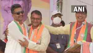 Jyotiraditya Scindia welcomes Cong's Sachin Birla into BJP