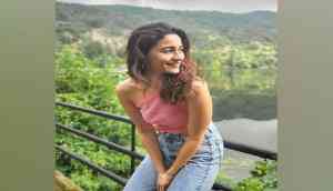 Alia Bhatt dons Ranbir Kapoor's lucky number on her ring finger 