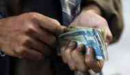 Amid economic turmoil, WFP distributes cash to poor Afghans in Kabul