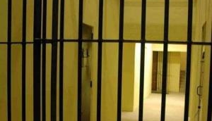 7 dangerous prisoners make hole in prison's concrete wall with sticks, escape