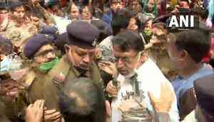 MP: Congress workers stage protest outside Bhopal's Kamla Nehru Hospital where four children died in fire
