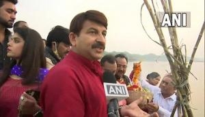 Manoj Tiwari reaches Yamuna Ghat for Chhath Puja, says will not follow DDMA order