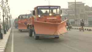 Jammu and Kashmir govt carries out mock snow clearance drill in Srinagar