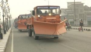 Jammu and Kashmir govt carries out mock snow clearance drill in Srinagar
