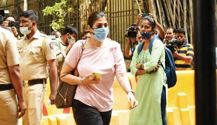 Actor Shahrukh Khan's manager Pooja Dadlani summoned by Mumbai police