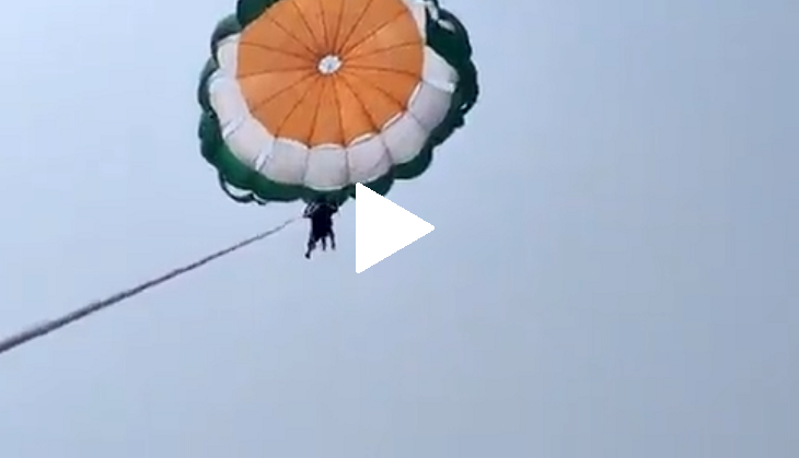 OMG! Couple's parachute rope breaks during parasailing; know what happens next
