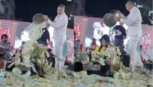 Man showers bucket full of currency notes on this singer; video will leave you rubbing your eyes in disbelief