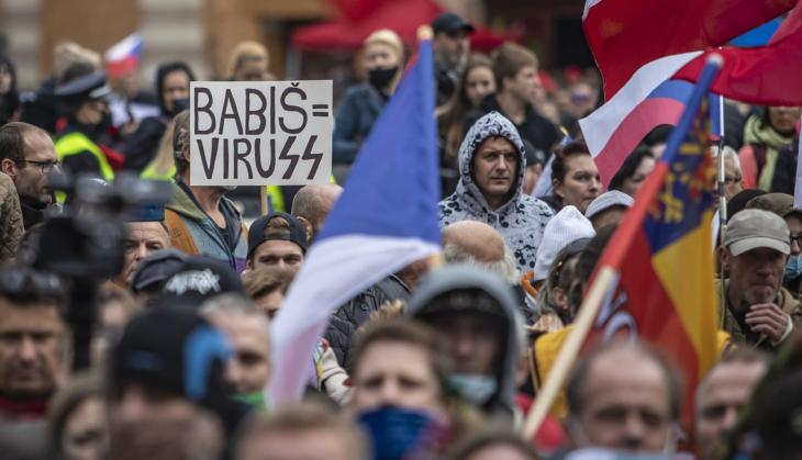 Prague: Over 2,000 people protest against COVID measures 