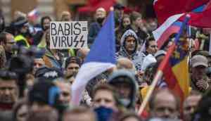 Prague: Over 2,000 people protest against COVID measures 