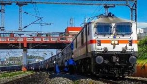 Cyclone Jawad: तूफान जवाद का असर, रेलवे ने रद्द की ये 95 ट्रेनें, घर से निकलने से पहले देख लें पूरी लिस्ट
