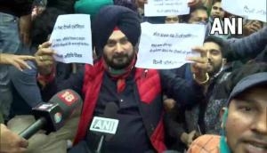 Navjot Singh Sidhu joins protesting teachers outside Delhi CM Kejriwal's residence