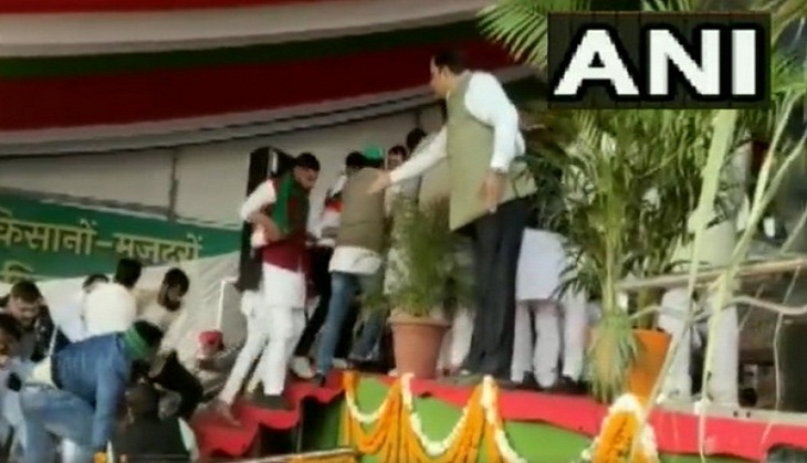 UP: Stampede occurs after stage railing collapses at SP-RLD rally in Aligarh