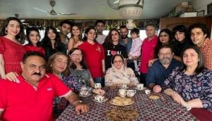 Here comes the Kapoor family's annual Christmas brunch picture!