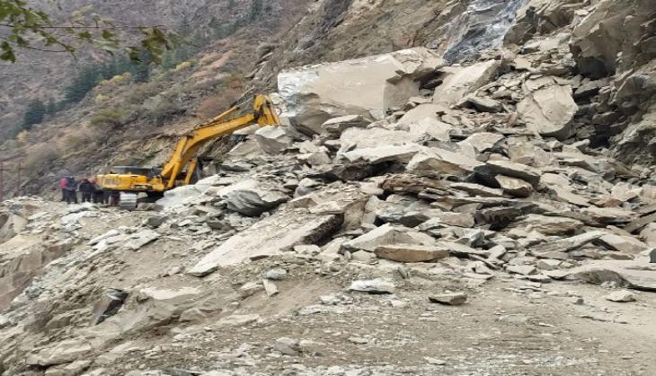J-K: NH-44 closed for vehicular movement due to landslides