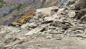 J-K: NH-44 closed for vehicular movement due to landslides