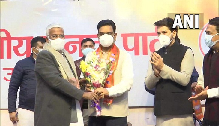 Ahead of UP Assembly polls, former IPS officer Asim Arun joins BJP in Lucknow
