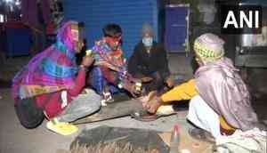 Delhi witnesses cold day conditions, several trains delayed due to fog