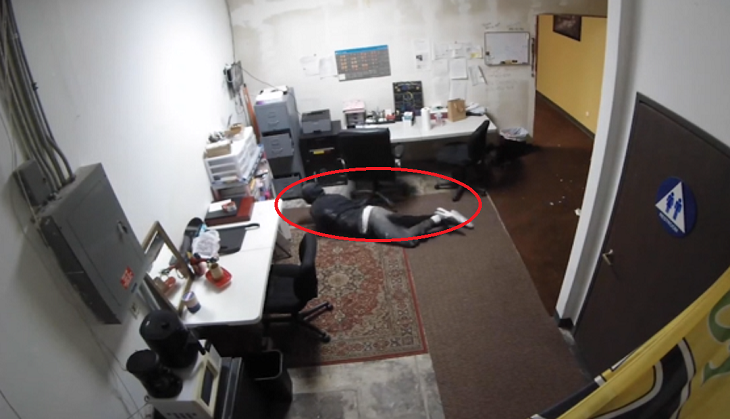 Caught on Cam: Thief steals from gold exchange store; slithers out with $50,000 in silver