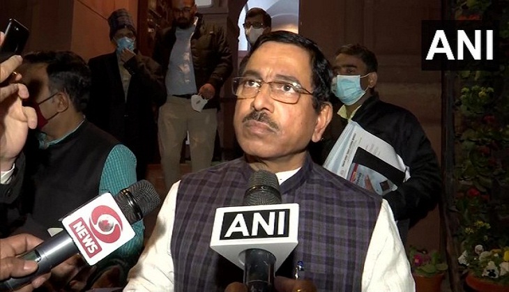 Pralhad Joshi calls Rahul Gandhi 'mindless leader' who needs lessons in history