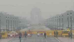 Weather Update Today: Delhi receives light rain, AQI continues to remain in 'very poor' category